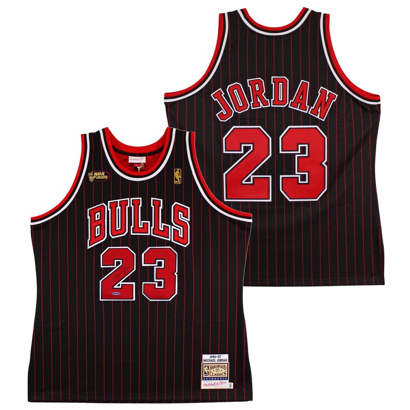 Bulls Michael Jordan Signed 96-97 Black M&N HWC Authentic Jersey UDA #BAH60383