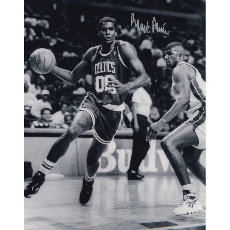 Robert Parish Autographed Signed 8×10 Photo Boston Celtics SKU #244783