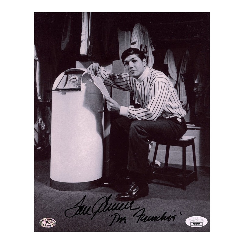 Tom Seaver Signed New York Mets Unframed 8×10 B&W By Trash Can Photo -Franchise