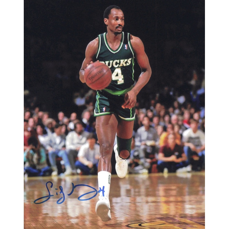 Sidney Moncrief Autographed Signed 8×10 Photo Milwaukee Bucks SKU #245635