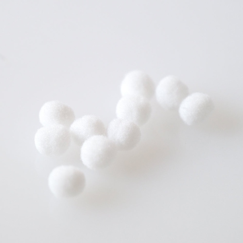 Bee Creative Mini Pom Poms 10pk – Bunny Tails