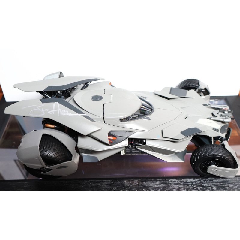 Ben Affleck Autographed Batman v Superman 1:18 Scale Die-Cast Elite Batmobile