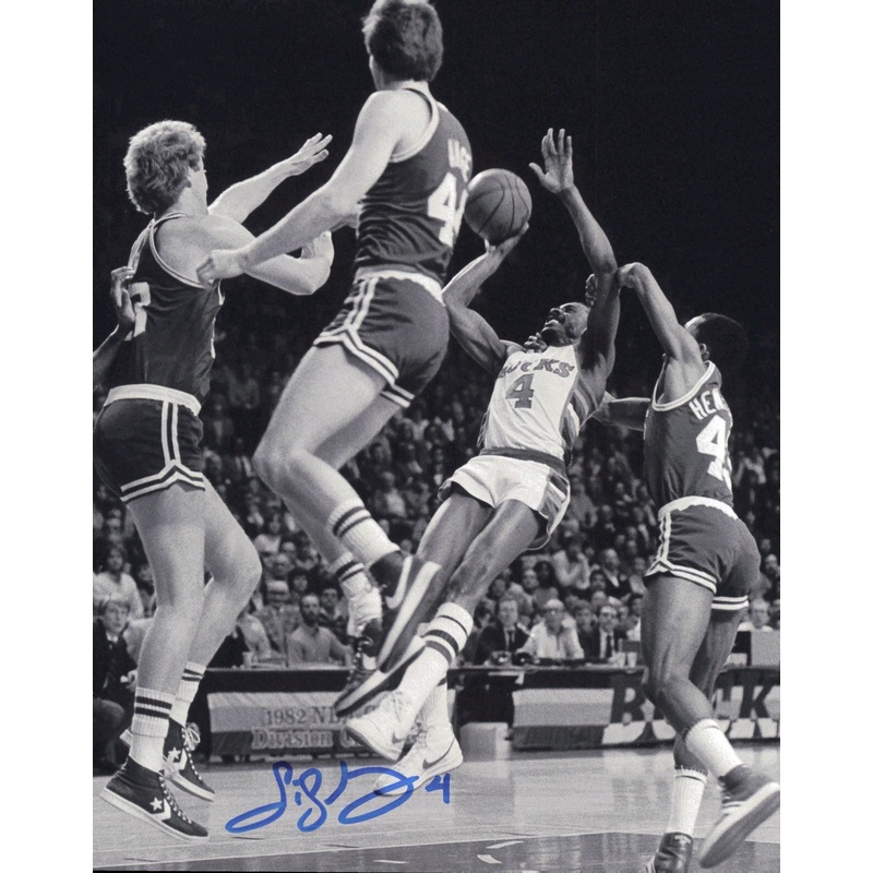 Sidney Moncrief Autographed Signed 8×10 Photo Milwaukee Bucks SKU #245636