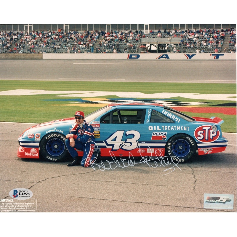 Richard Petty Autographed Nascar 8×10 Photo Beckett Authenticated