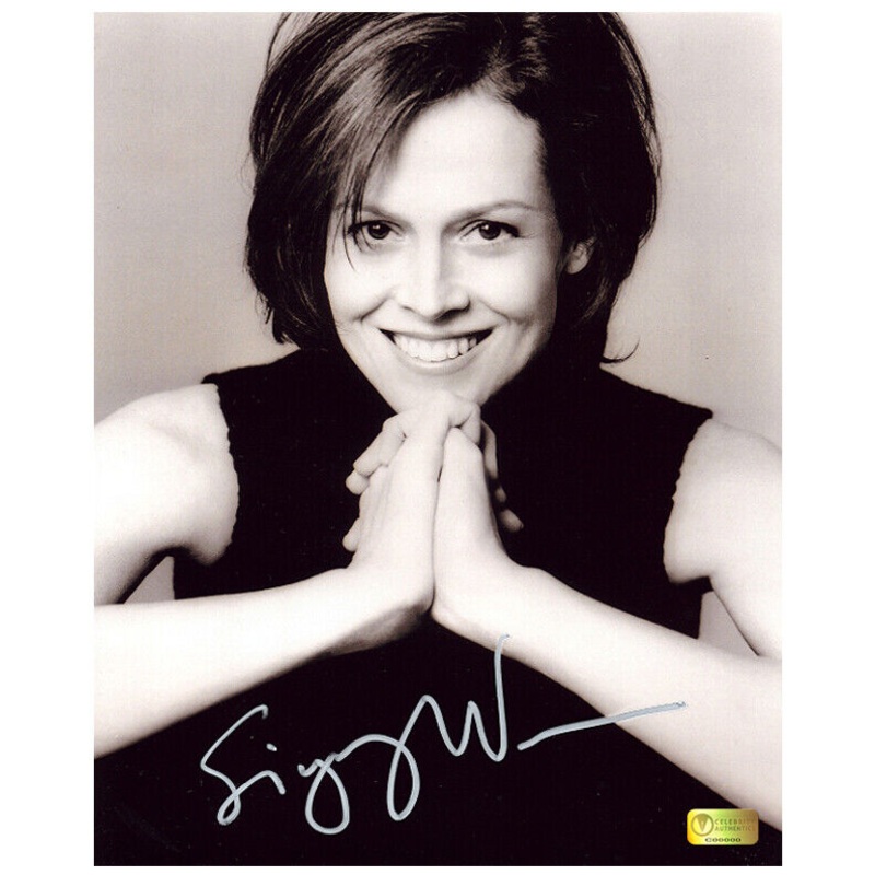 Sigourney Weaver Aliens, Ghostbusters, Avatar Autographed Studio 8×10 Photo