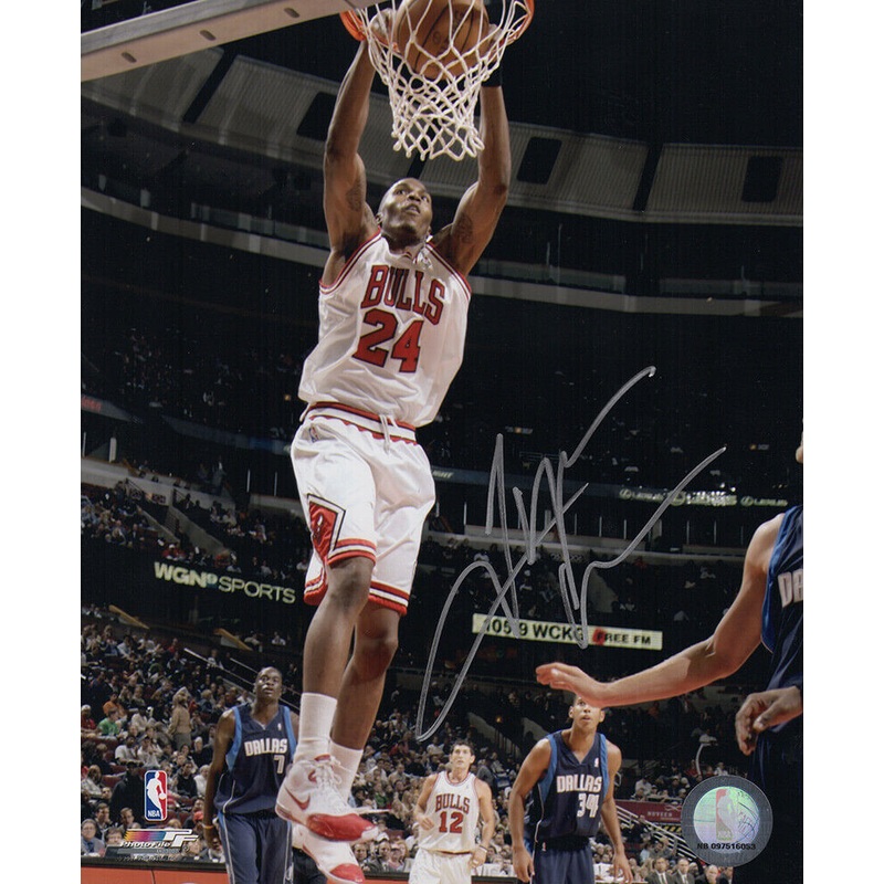 Tyrus Thomas Signed Chicago Bulls White Jersey Dunk 8×10 Photo – (SCHWARTZ COA)