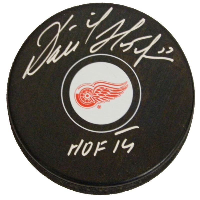DOMINIK HASEK Signed Detroit Red Wings Logo Hockey Puck w/HOF’14 – SCHWARTZ