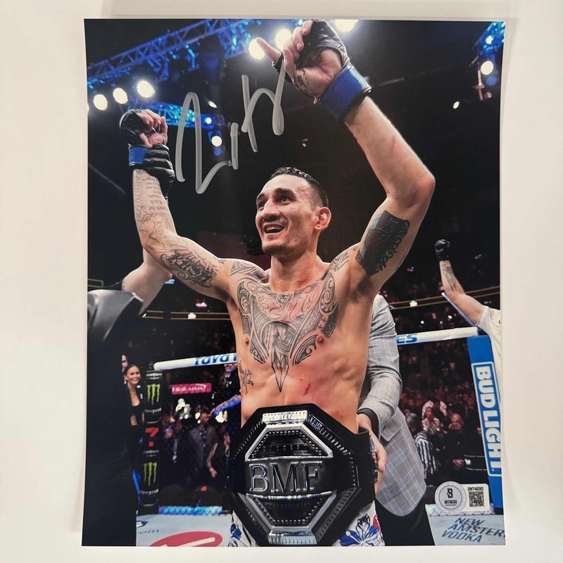 Autographed/Signed Max Holloway UFC MMA Black Fighting 8×10 Photo Beckett COA