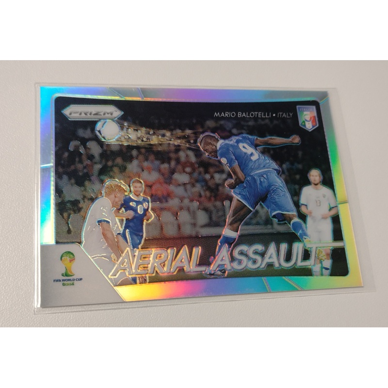 2014 Panini Prizm World Cup Aerial Assault #4 Mario Balotelli REFRACTOR Trading Card