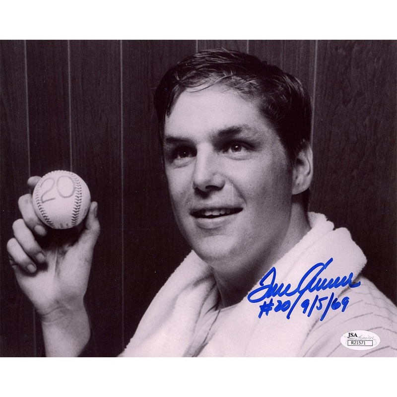 Tom Seaver Signed New York Mets Unframed 8×10 B&W Holding Ball Horizontal Photo