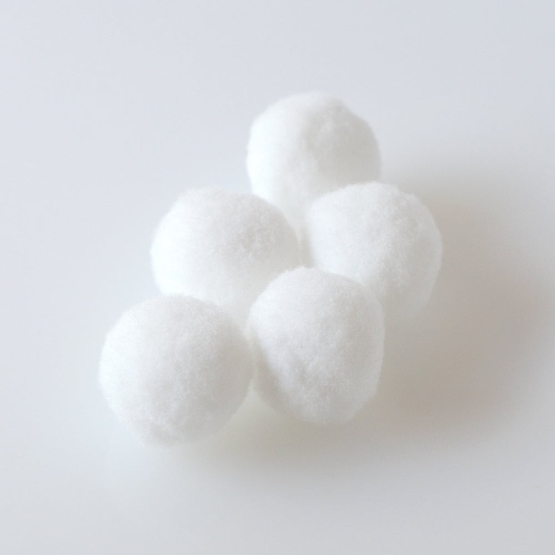 Bee Creative Large 1 Pom Poms 5 pk – Simply White – Retiring