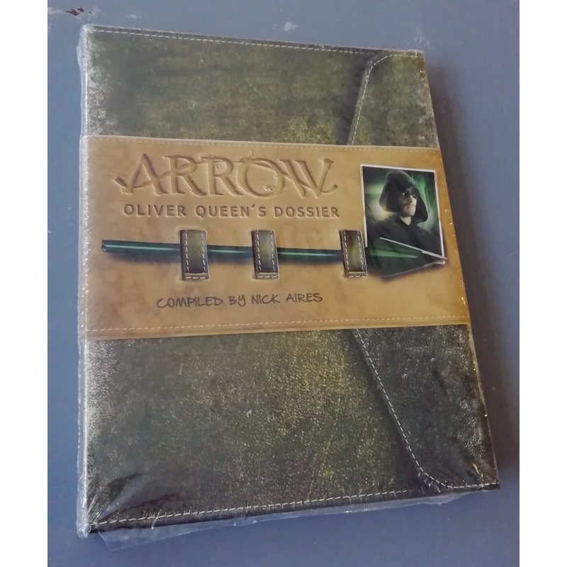 Arrow – Oliver Queen’s Dossier HC NM