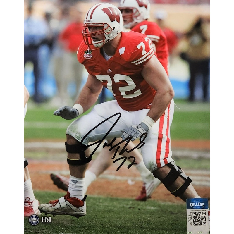 Badgers lineman JOE THOMAS Signed 8X10 Photo #3 AUTO – All American – Browns